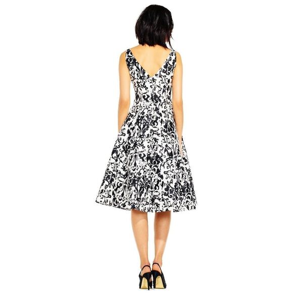 New! ADRIANNA PAPELL Women's Floral Print Fit Flare Dress Size 2 Black White - Picture 3 of 8